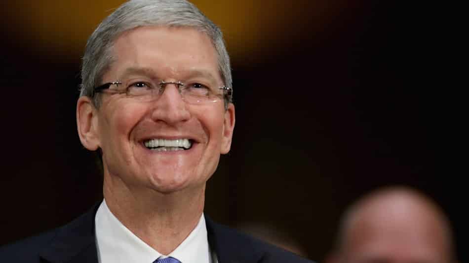 Read more about the article Tim Cook Confronts Shareholders Averse To Clean Energy Initiatives