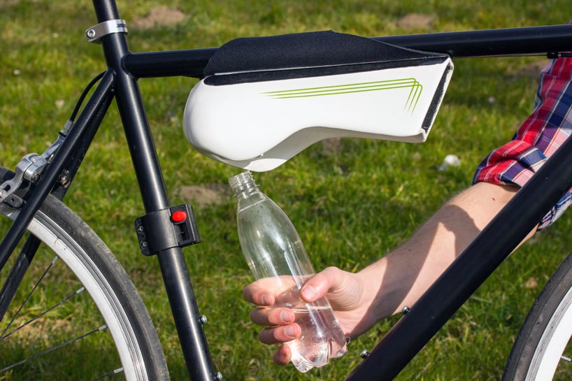 Bottle For Bike Collects Moisture From The Air - 1