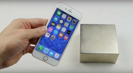 Read more about the article What Happens If Giant Magnet Encounters iPhone 6S [Video]