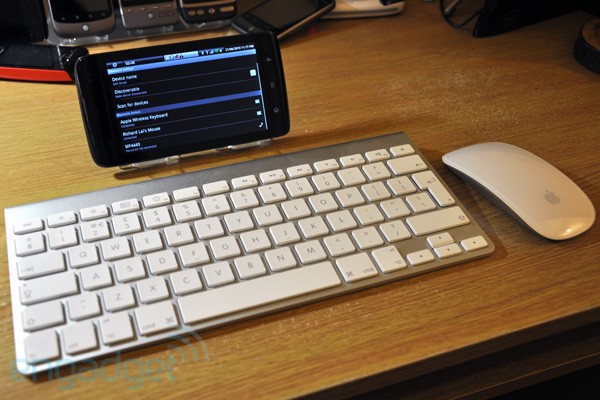 Dell Streak with Bluetooth keyboard and mouse - The Tech ...
