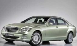 Mercedes-Benz will provide iPads to 40 dealers